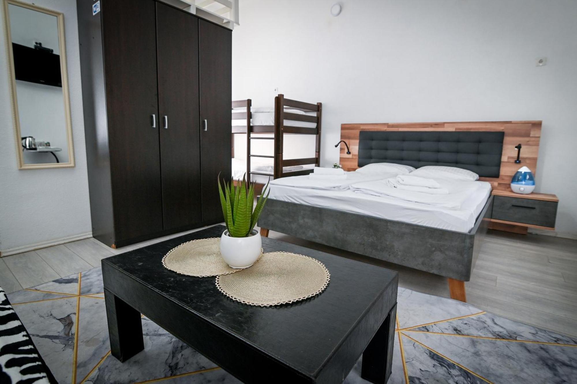 Old Town Whisper Apartment *