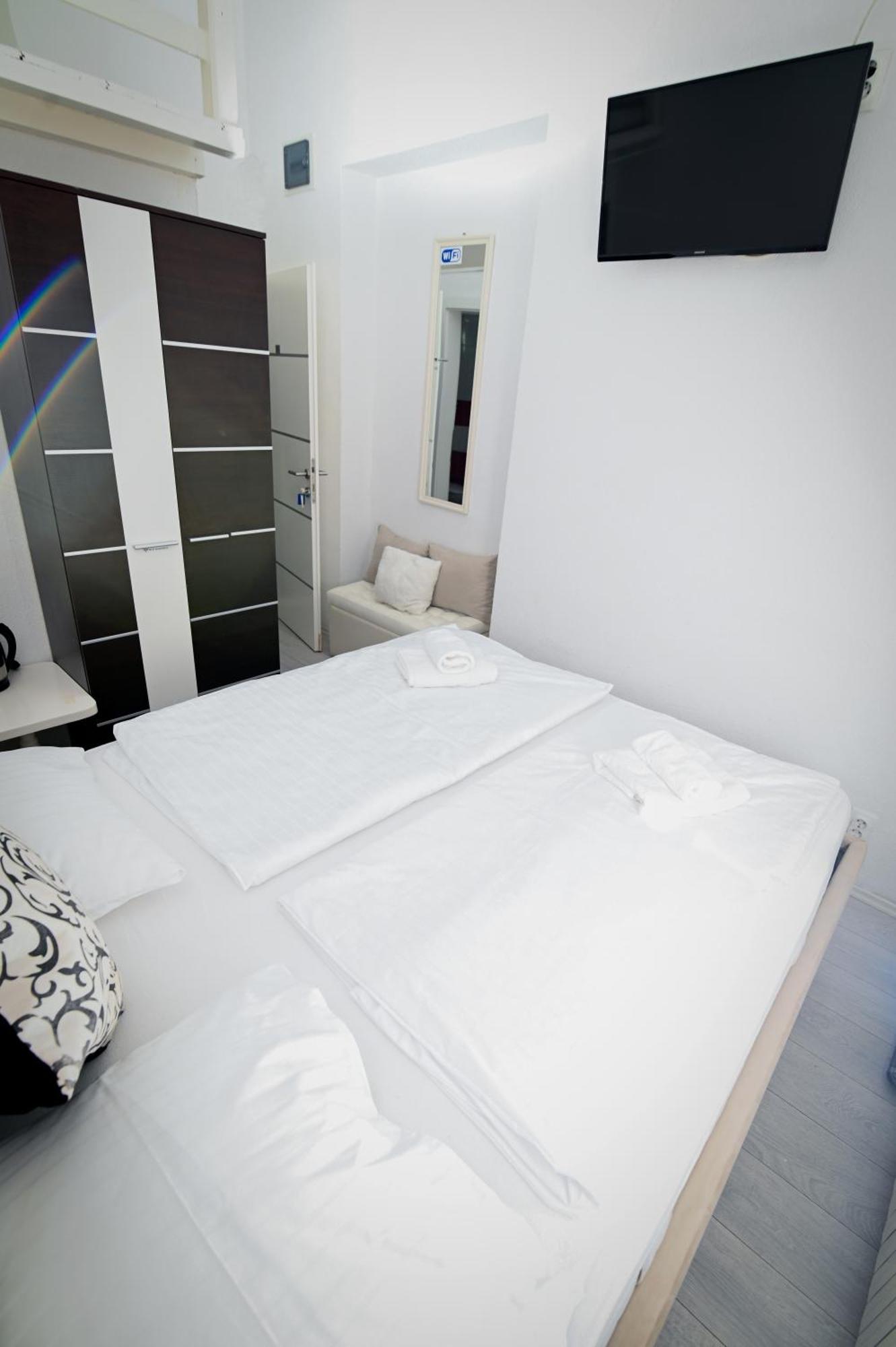 Old Town Whisper Apartment *